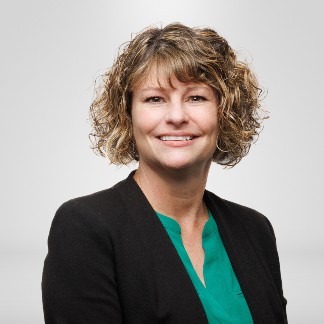Lynne Maxwell Headshot